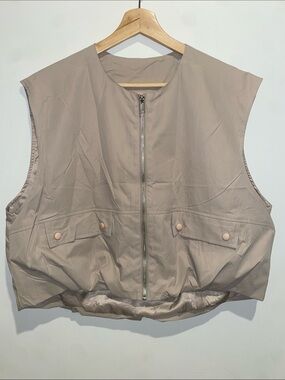 Light Taupe Women's Zip-Front Vest Jacket Size L NWOT